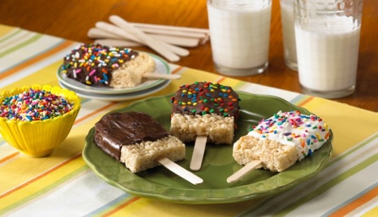 Loving This Chocolate Dipped Rice Krispies Treats On A Stick Recipe!