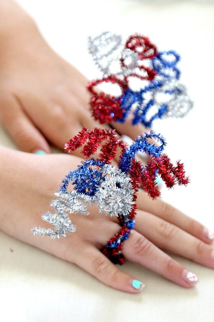 Exploding pipe cleaner firework rings DIY, Mom Dot Honey + Lime