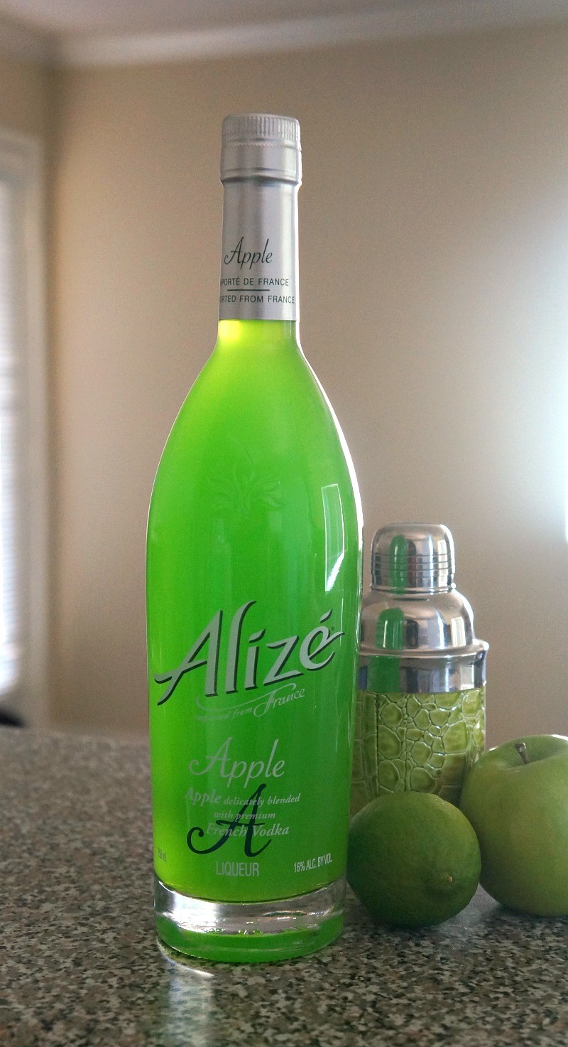 Sweet Sparkling Apple Fizz Cocktail Recipe Made With Alize Apple