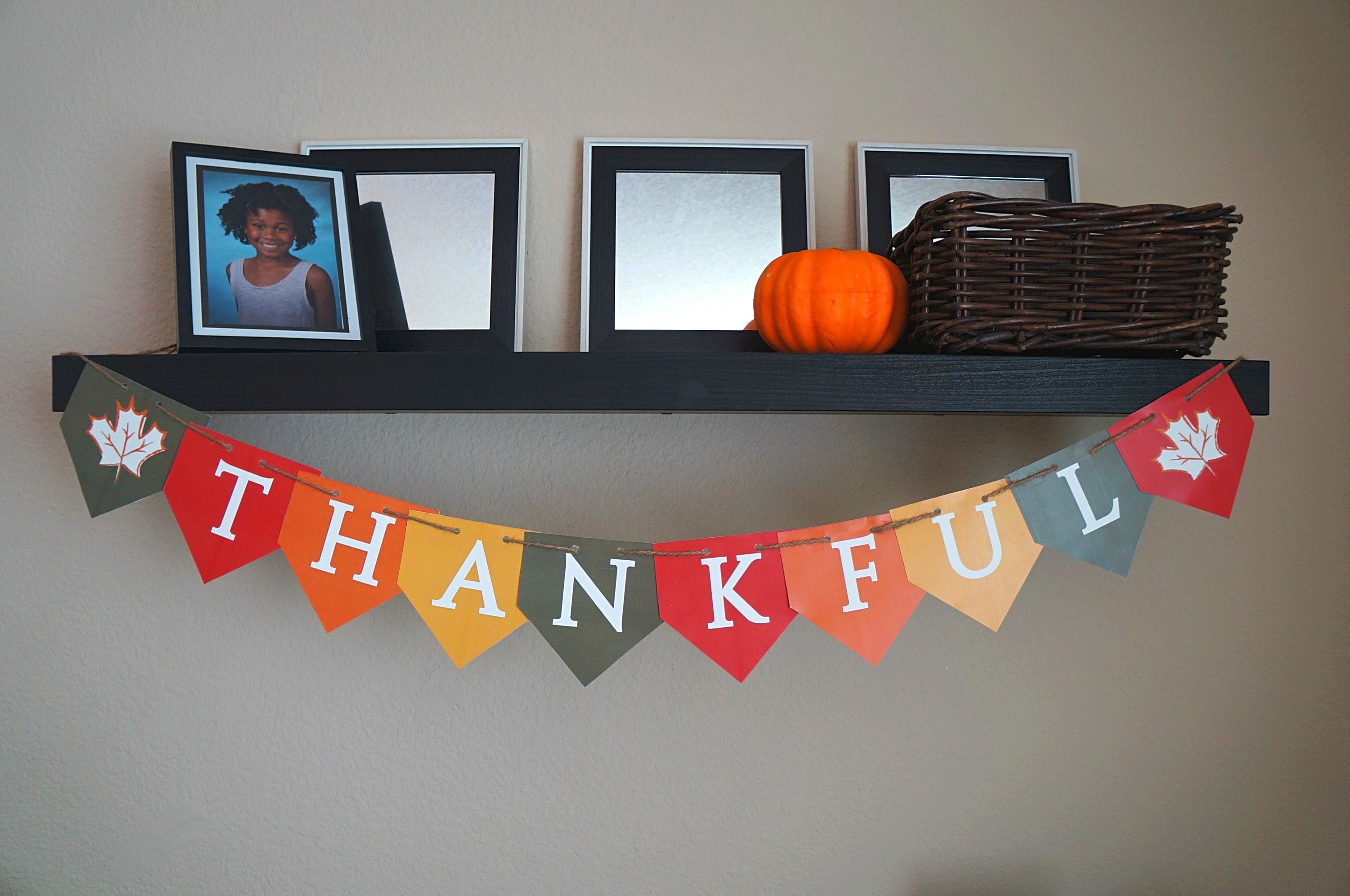DIY decorations for Thanksgiving free printable THANKFUL banner