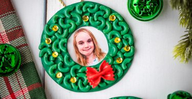Homemade Christmas ornaments for kids - Pasta Macaroni Wreath Christmas ornaments - The Best Ideas for Kids