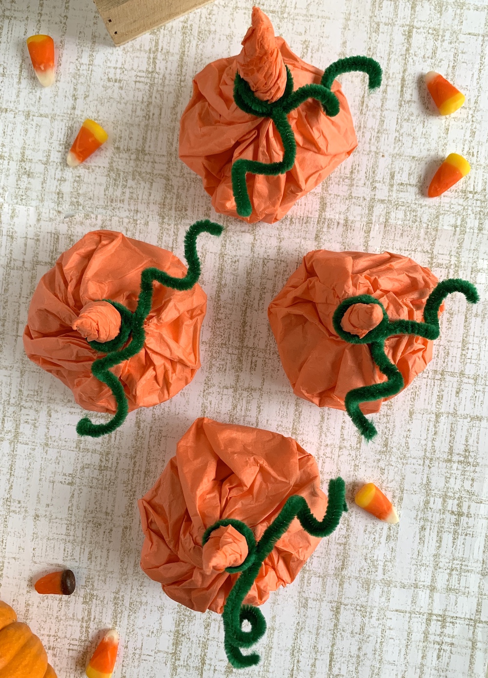 Easy DIY: Tissue Paper Oranges